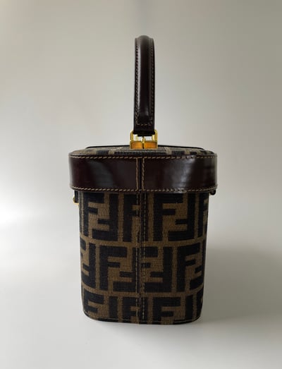 Fendi老花盒子包11