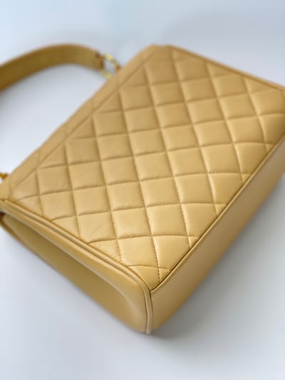 Chanel奶茶色Handle包9