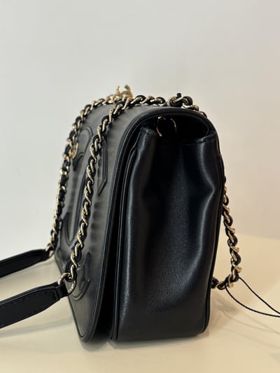 Chanel大Logo相機包4