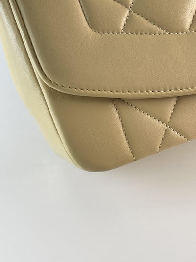 Chanel奶茶色黛妃224