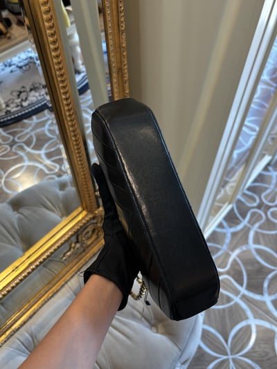 Chanel V型紋鏈條包7