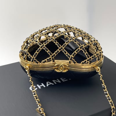 Chanel 鏤空愛心包5
