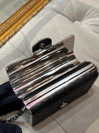 Chanel黑銀秀款晚宴包8