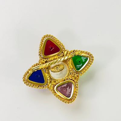 Chanel 琉珍鑽十字胸針2