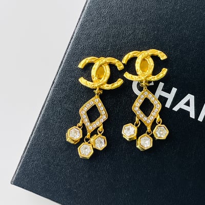 Chanel 萊茵石菱形垂墜耳夾1