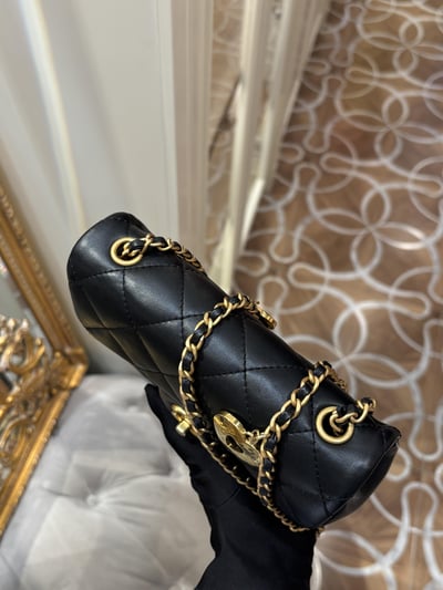 Chanel愛心鏈條包15