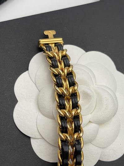 Chanel黑金皮穿首映錶L6