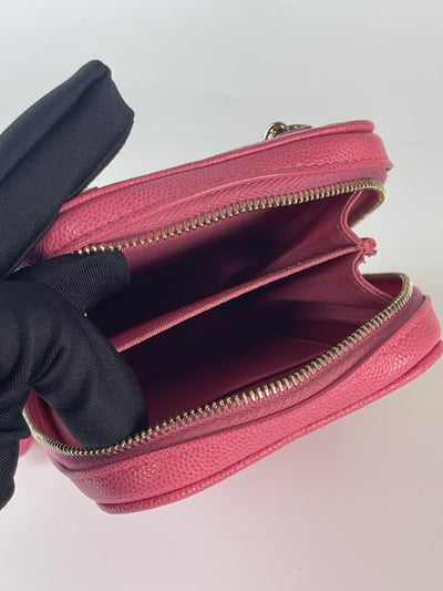 Chanel粉色荔皮手機包10