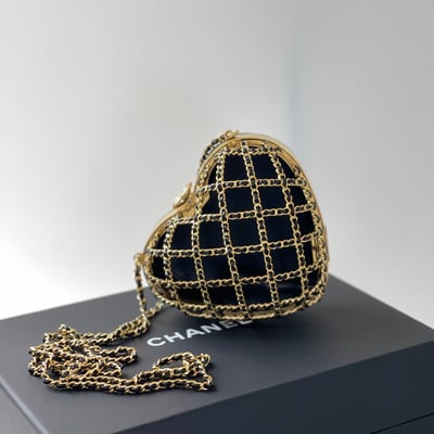Chanel 鏤空愛心包1