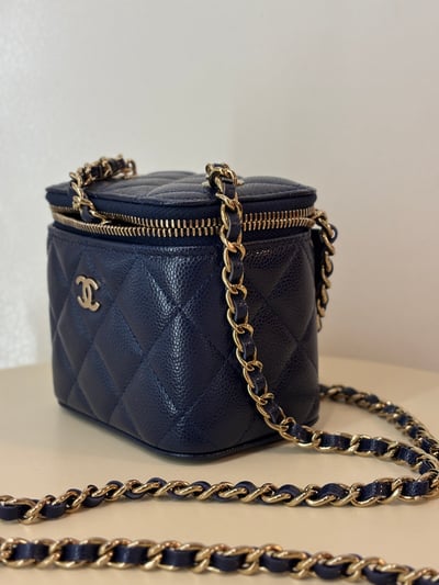 Chanel藏藍盒子包3