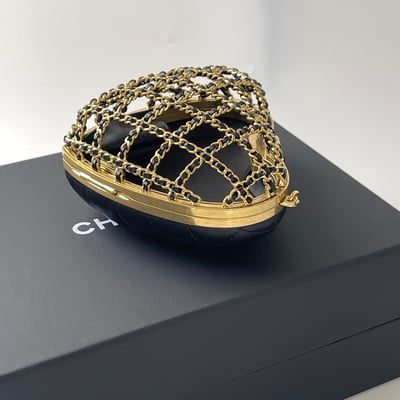 Chanel 鏤空愛心包2