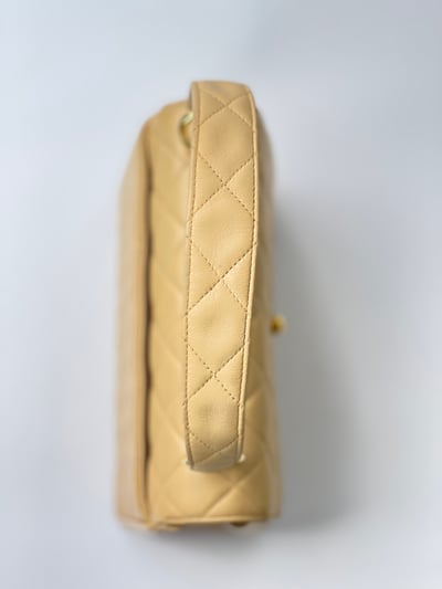 Chanel奶茶色Handle包6