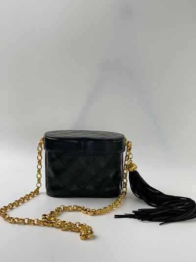 Chanel 雕花鍊長流蘇盒子包3