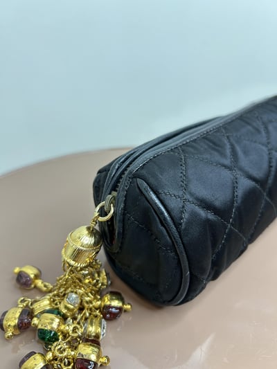 Chanel 彩寶緞面手拿包10