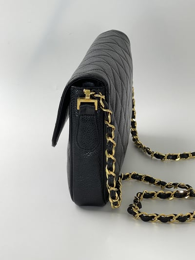 Chanel 荔皮圓logo側背包2