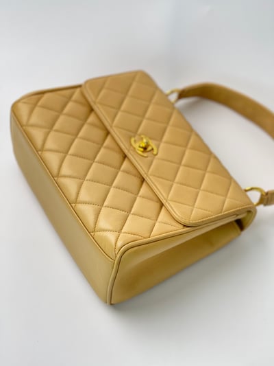 Chanel奶茶色Handle包8