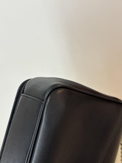 Chanel大Logo相機包9