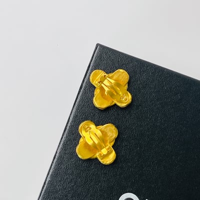 Chanel 十字葡萄藤耳夾2