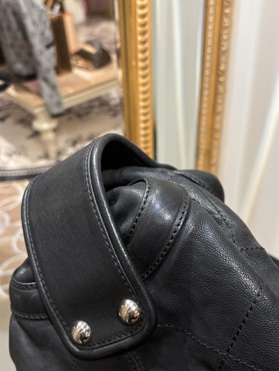 Chanel黑銀保齡球包11