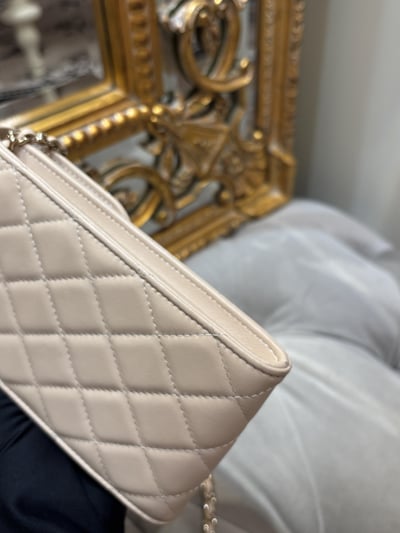 Chanel奶茶拼色Logo手機包3