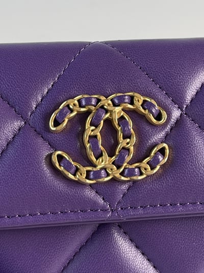 Chanel魔幻紫19短夾3