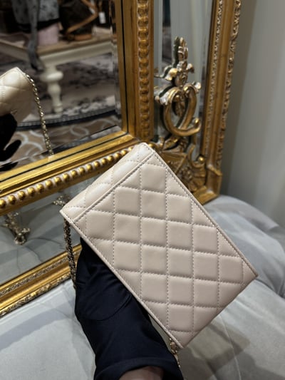 Chanel奶茶拼色Logo手機包4