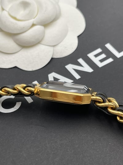 Chanel黑金首映錶M8