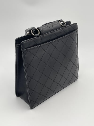 Chanel外縫線銅釦手提包2