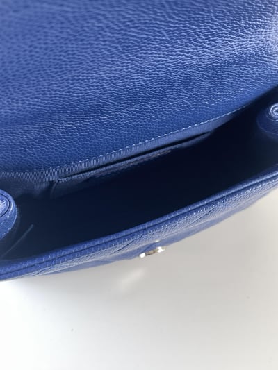 Chanel荔皮寶藍斜挎包12