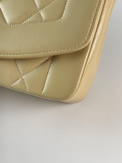 Chanel奶茶色黛妃225