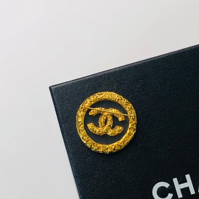 Chanel 熔岩透明圓胸針2