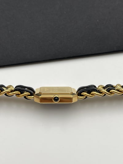 Chanel黑金首映錶M7