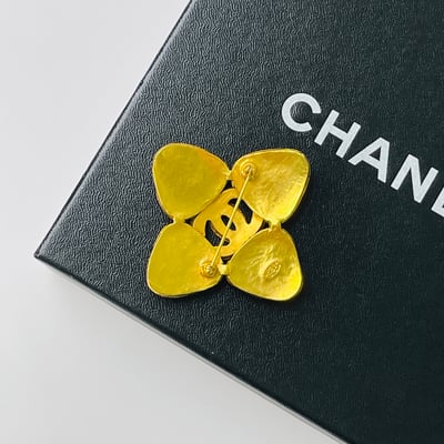 Chanel 紅綠葡萄藤四葉草胸針2