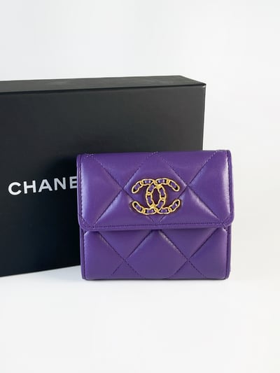 Chanel魔幻紫19短夾1