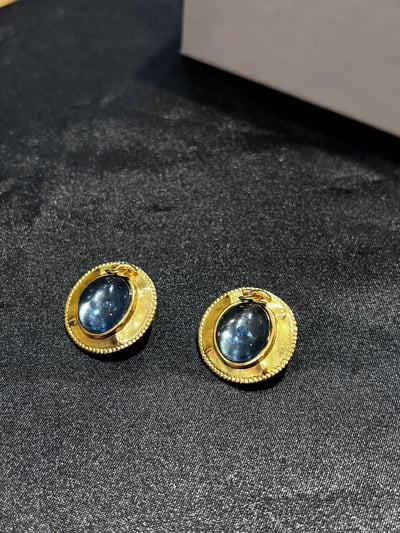 Chanel透藍琉璃圓耳夾1