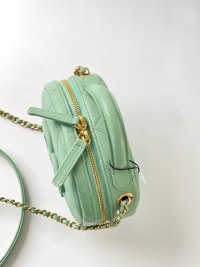 Chanel 淺綠手提圓餅包10