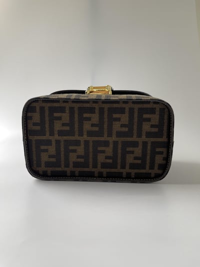 Fendi老花盒子包13