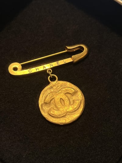 Chanel敲打金幣胸針1