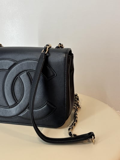 Chanel大Logo相機包3