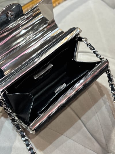 Chanel黑銀秀款晚宴包11