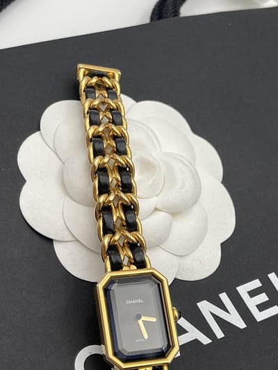 Chanel黑金皮穿首映錶L3