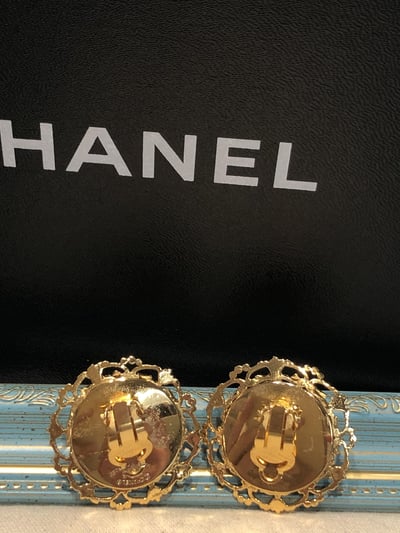 Chanel 蕾絲珍珠logo耳夾2