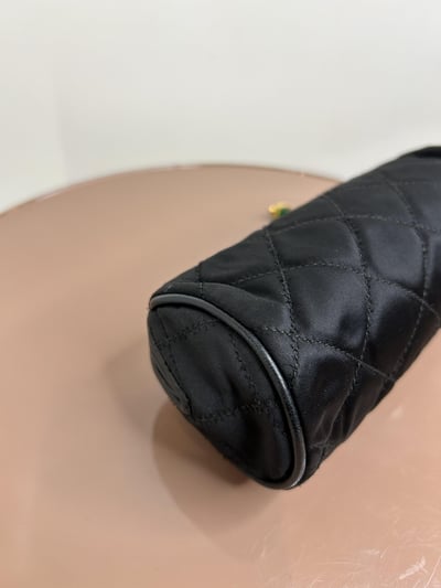 Chanel 彩寶緞面手拿包9