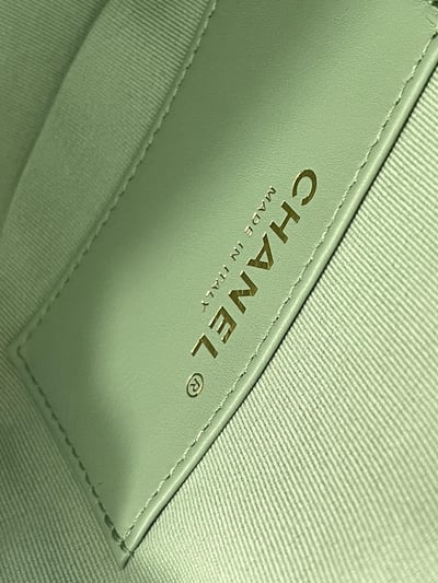 Chanel 淺綠手提圓餅包13