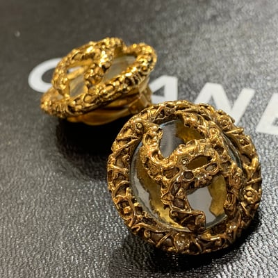 Chanel熔岩鏡面耳夾4