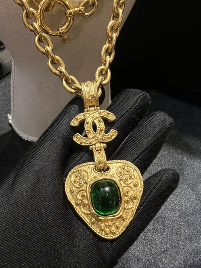 Chanel雙C垂墜綠琉璃雕花鏈3