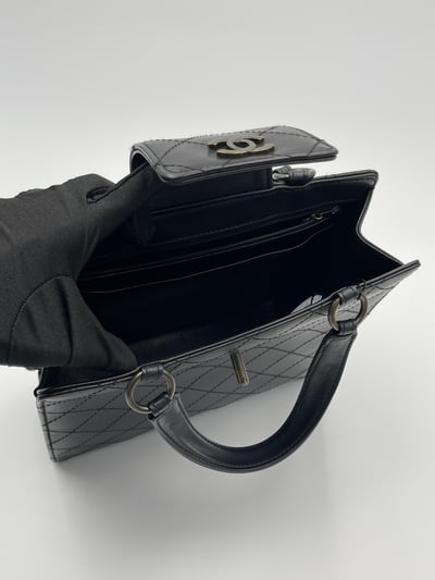 Chanel外縫線銅釦手提包13