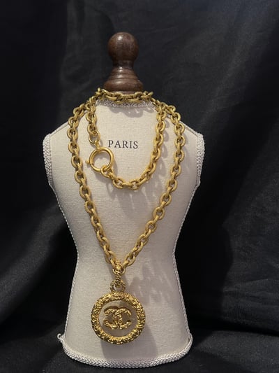 Chanel熔岩圓牌項鍊1