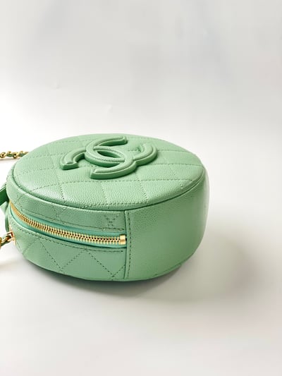 Chanel 淺綠手提圓餅包5
