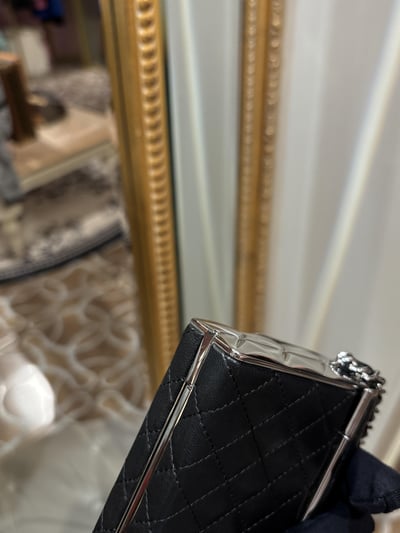 Chanel黑銀秀款晚宴包15